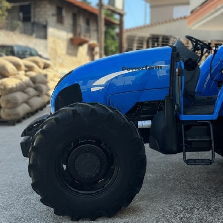 traktor do przewozu oliwek naszej najwyższej jakości oliwy extra virgin