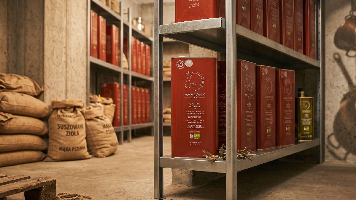 Dlaczego profesjonalni szefowie kuchni wybierają puszki 5L zamiast szklanych butelek? Magazyn z puszkami z oliwą z oliwek Amazona 5 litrów.